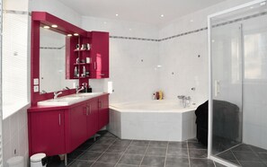 Hair dryer, towels - Welcome to the" Domaine des étoiles"<br>Enjoy a moment of escape and fun! (GILLONNAY)