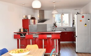 Kjøleskap, mikrobølgeovn, ovn og oppvaskmaskin