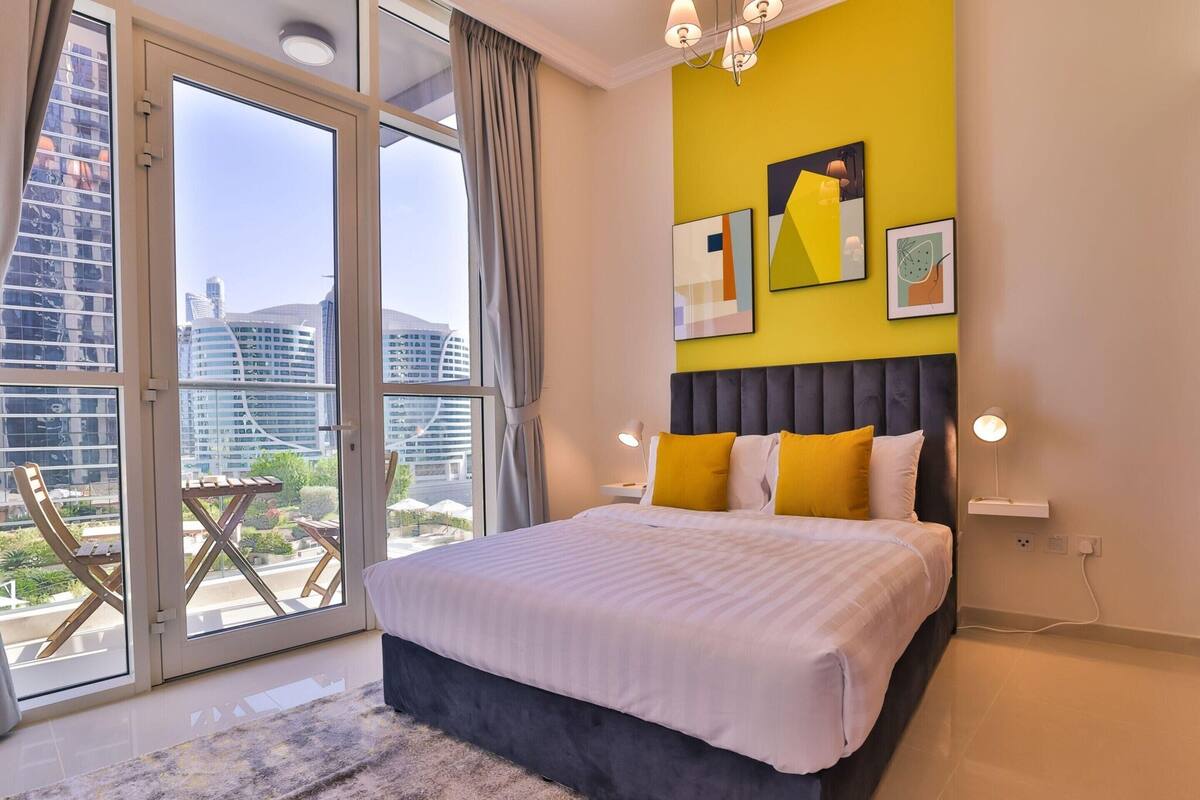Apartamento conforto, 2 quartos | 25 quartos, ferros/tábuas de passar roupa, roupa de cama
