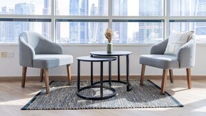 Living room - Dubai Marina - Stunning Huge 4 Bedroom Apts Near JBR - Gym - Pool - Parking (Dubai)