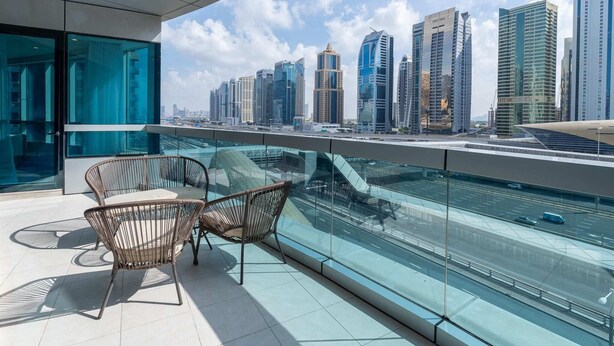Balcony - Dubai Marina - Stunning Huge 4 Bedroom Apts Near JBR - Gym - Pool - Parking (Dubai)