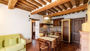 Deluxe House, 4 Bedrooms | Living room - Apartment in a Farmhouse With 2 Swimming Pools (Cagli)