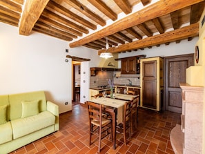 Deluxe House, 4 Bedrooms | Living room - Apartment in a Farmhouse With 2 Swimming Pools (Cagli)