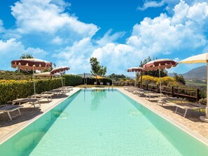Luxury House, 5 Bedrooms | Pool | Outdoor pool - Apartment in a Farmhouse With 2 Swimming Pools (Cagli)