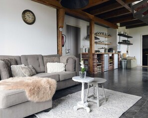 Elite-Apartment, 2 Schlafzimmer | Wohnzimmer