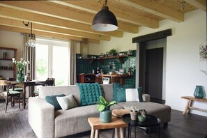 Classic-Apartment, 2 Schlafzimmer | Wohnbereich