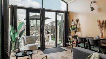 Classic Bungalow, 2 Bedrooms | Living room