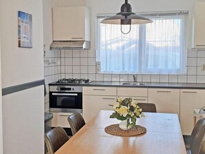 Classic House, 3 Bedrooms | Dining