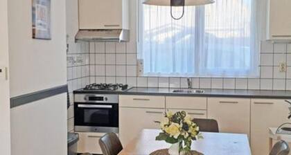 Cosy Bungalow Near the Beach