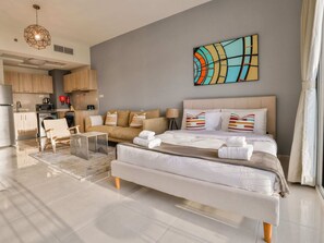 2 bedrooms, iron/ironing board, bed sheets - Luxury Apartments Business Bay Gym-pool-parking by Sojo Stay (Dubai)