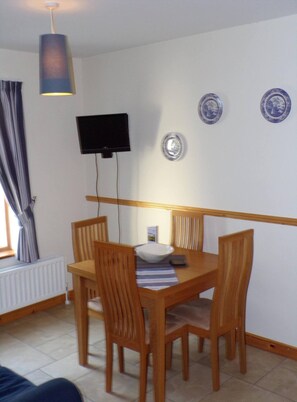 Dining - Flatfield Clocktower Cottages Self Catering By Belvilla (Craigavon)