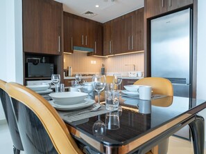 Dining - Luxurious & Stylish Apartments Across Dubai Mall - Burj Khalifa - City Views (Dubai)
