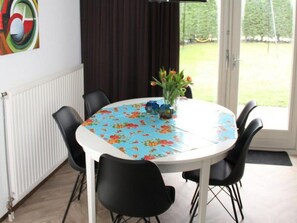 Classic House, 3 Bedrooms | Dining - Appealing Bungalow With Garden (Breskens)