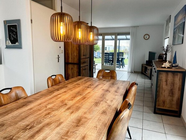 Dining - Appealing Bungalow With Garden (Breskens)