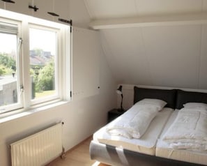 12 bedrooms, individually furnished - Appealing Bungalow With Garden (Breskens)