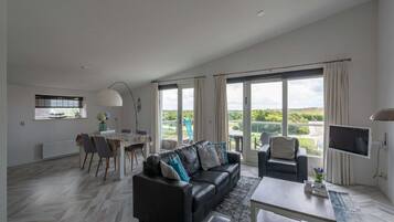 Classic Apartment, 2 Bedrooms | Living room