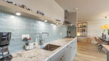 Comfort appartement, 2 slaapkamers | Privékeuken | Een koelkast, een magnetron, een vaatwasser