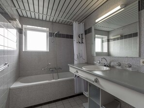 Comfort Apartment, 2 Bedrooms | Bathroom - Apartment With a View of Dunes of Groote Keeten (Callantsoog)