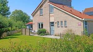 Exterior - Majestic Holiday Home Near Beach (Breskens)