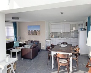 Living room - Majestic Holiday Home Near Beach (Breskens)