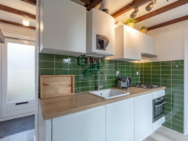 Classic Bungalow, 3 Bedrooms | Private kitchen | Fridge, microwave, dishwasher, coffee/tea maker