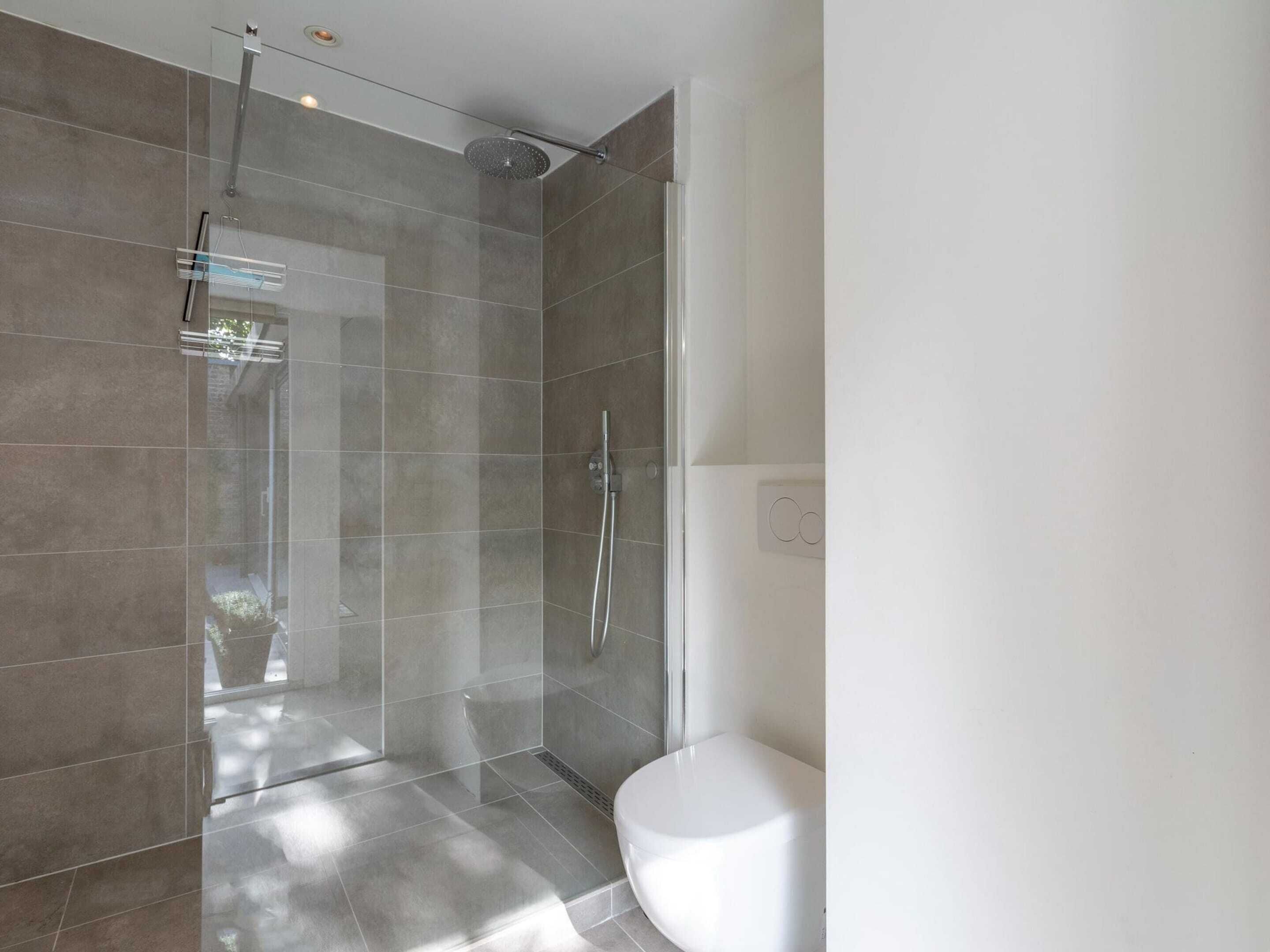 Comfort Bungalow, 2 Bedrooms | Bathroom | Shower, hair dryer