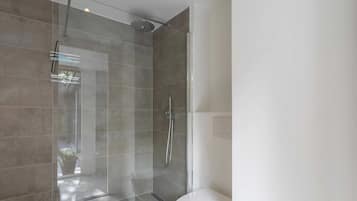 Comfort Bungalow, 2 Bedrooms | Bathroom | Shower, hair dryer