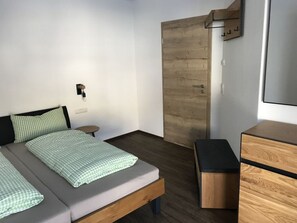Nhà gỗ | 6 phòng ngủ, bộ trải giường 
