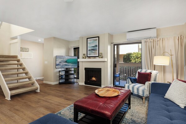 TV - Seaside Splash - Pool View with A/C! near Beach (Solana Beach)