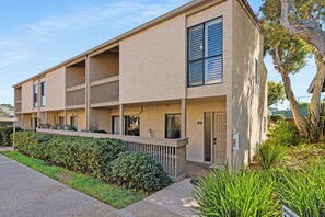 Exterior - Seaside Splash - Pool View with A/C! near Beach (Solana Beach)