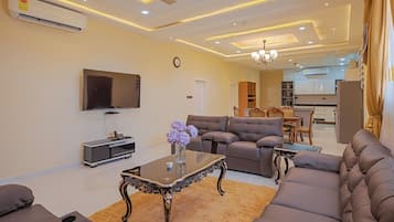 Luxury Apartment, City View | Living area