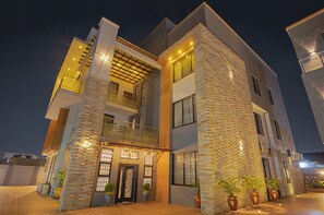 Front of property - Kingstel Apartments East Legon Accra (Accra)