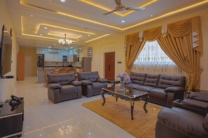 ラグジュアリー アパートメント シティビュー | リビング エリア