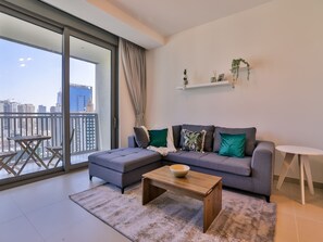 Living room - Luxurious Apartments Dubai Marina Views - Pool & Gym by Sojo Stay (Dubai)