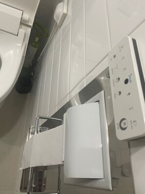 Hair dryer, towels, soap, toilet paper - 롯데월드 타워 호수
4면통창+정면꽉찬 뷰
흔하지않은주차지원
전기차 O (서울)