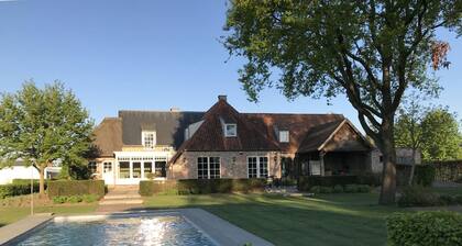 Beautiful Holiday Home in Vlaanderen With Shared Pool