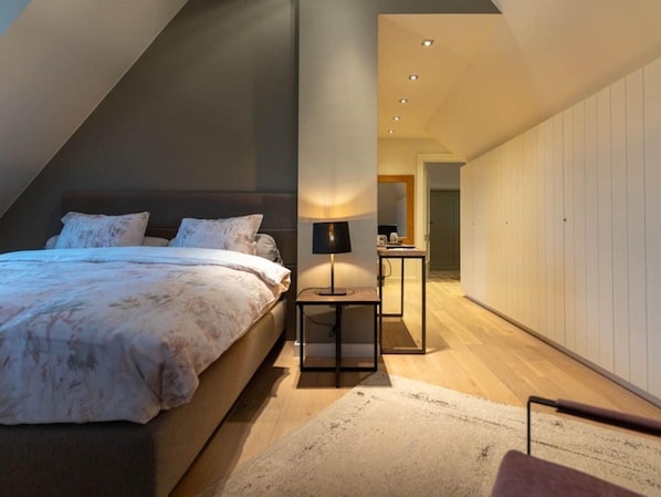 2 bedrooms, individually furnished, bed sheets