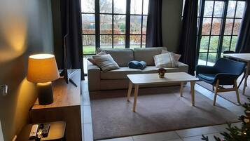 Classic House, 2 Bedrooms | Living room