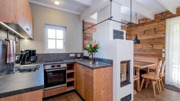 Elite House, 2 Bedrooms | Private kitchen | Fridge, oven, dishwasher, coffee/tea maker