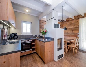 Elite House, 2 Bedrooms | Dapur peribadi | Peti sejuk, ketuhar, mesin basuh pinggan mangkuk, pembancuh kopi/teh 