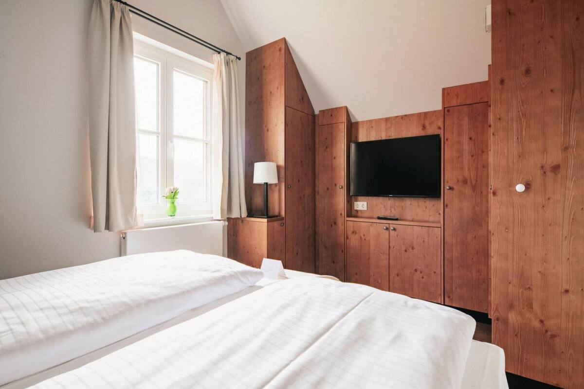 8 makuuhuonetta, yksilöllisesti kalustettu