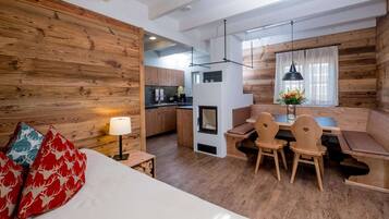 Comfort House, 2 Bedrooms | Dining