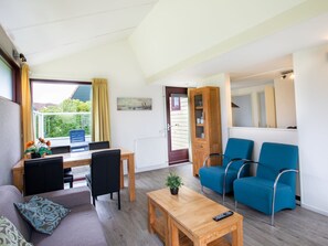 Superior House, 2 Bedrooms | Living room