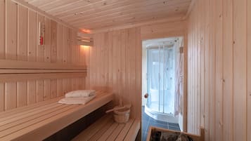 Romantic House, 3 Bedrooms | Spa treatment