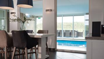 Rumah Comfort, 6 kamar tidur | Tempat makan