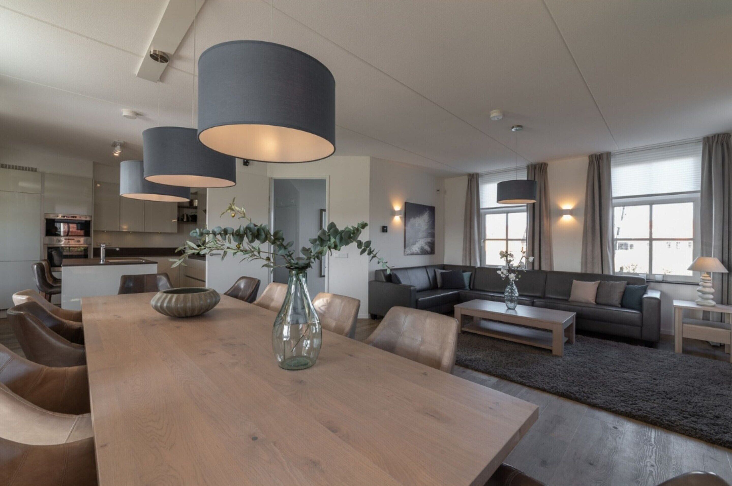 Classic House, 5 Bedrooms | Living room | Fireplace, DVD player