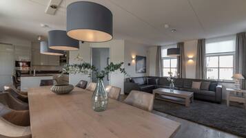 Classic House, 5 Bedrooms | Living room | Fireplace, DVD player