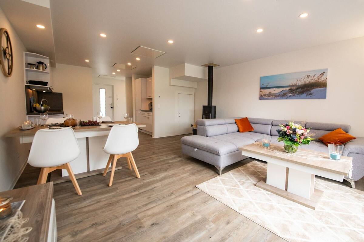 Hus Comfort - 2 sovrum | Vardagsrum | Eldstad
