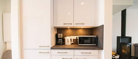Romantic House, 3 Bedrooms | Private kitchen