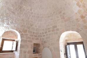 Classic House, 6 Bedrooms | 6 bedrooms, individually furnished - Villa Flora in Ostuni (Ostuni)